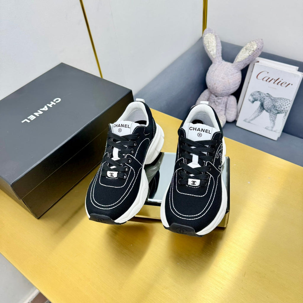 CHANEL SNEAKER IN BLACK MIX WHITE BREATHABLE FABRIC