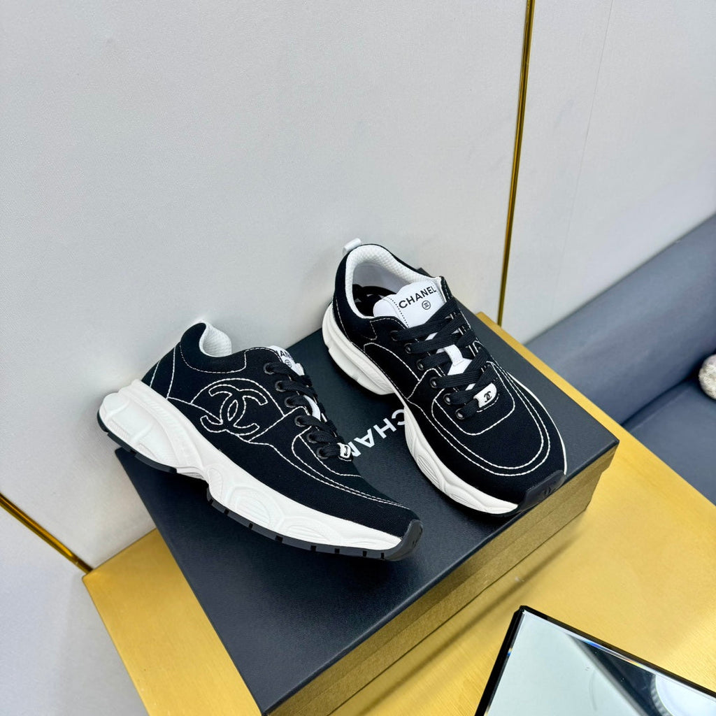 CHANEL SNEAKER IN BLACK MIX WHITE BREATHABLE FABRIC